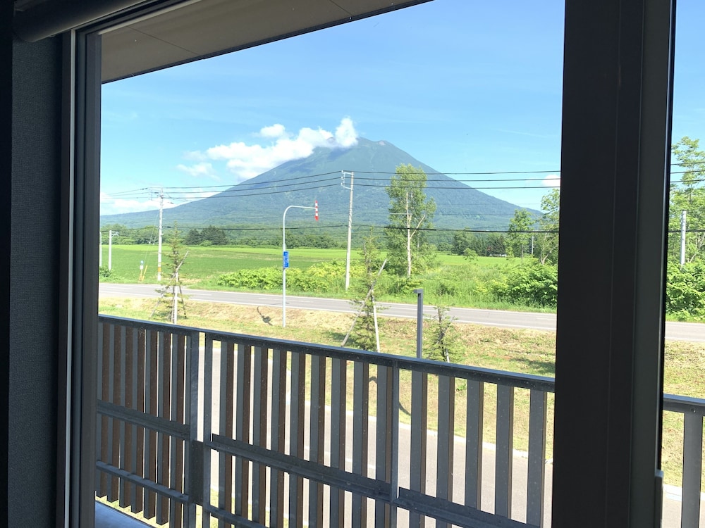 Miru Niseko 4/50