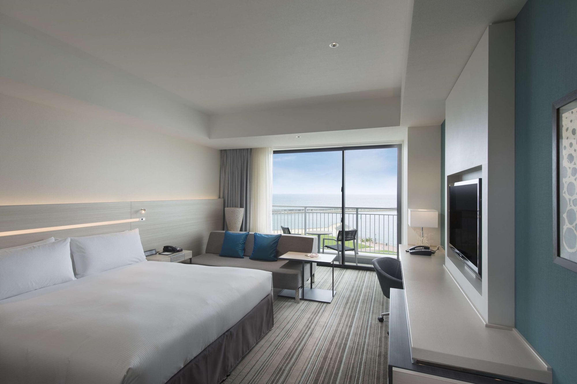 GUEST ROOM, KING BED, OCEAN VIEW, BALCONY
