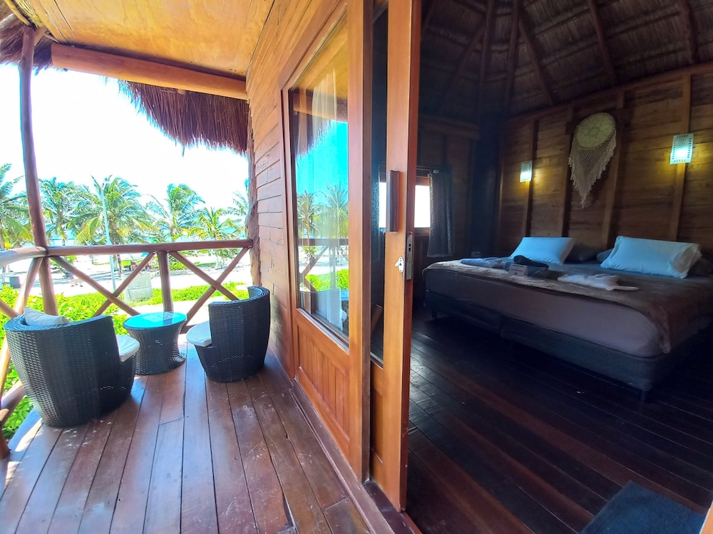 Palmeras de Mahahual Cabanas 6/39