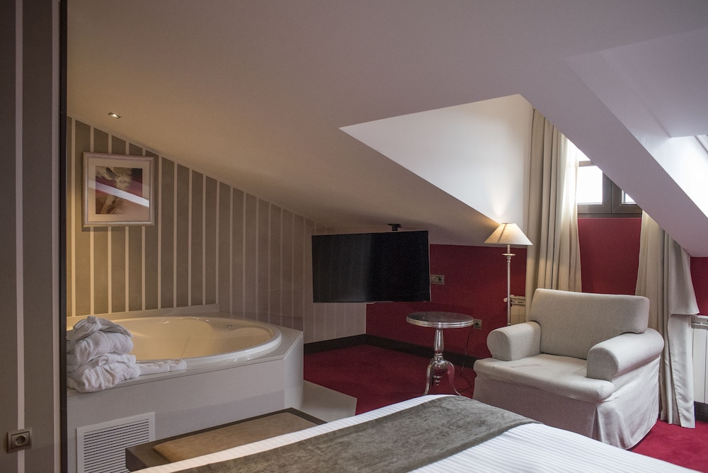 Costa Esmeralda Suites 25/50
