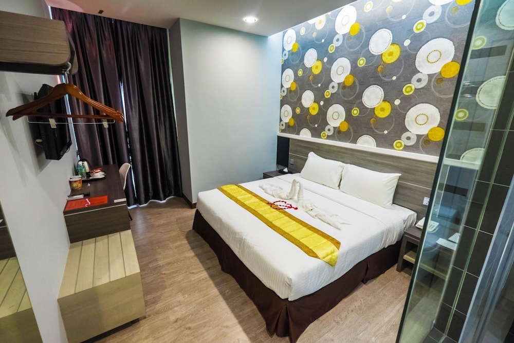 Indra Hotel 32/58