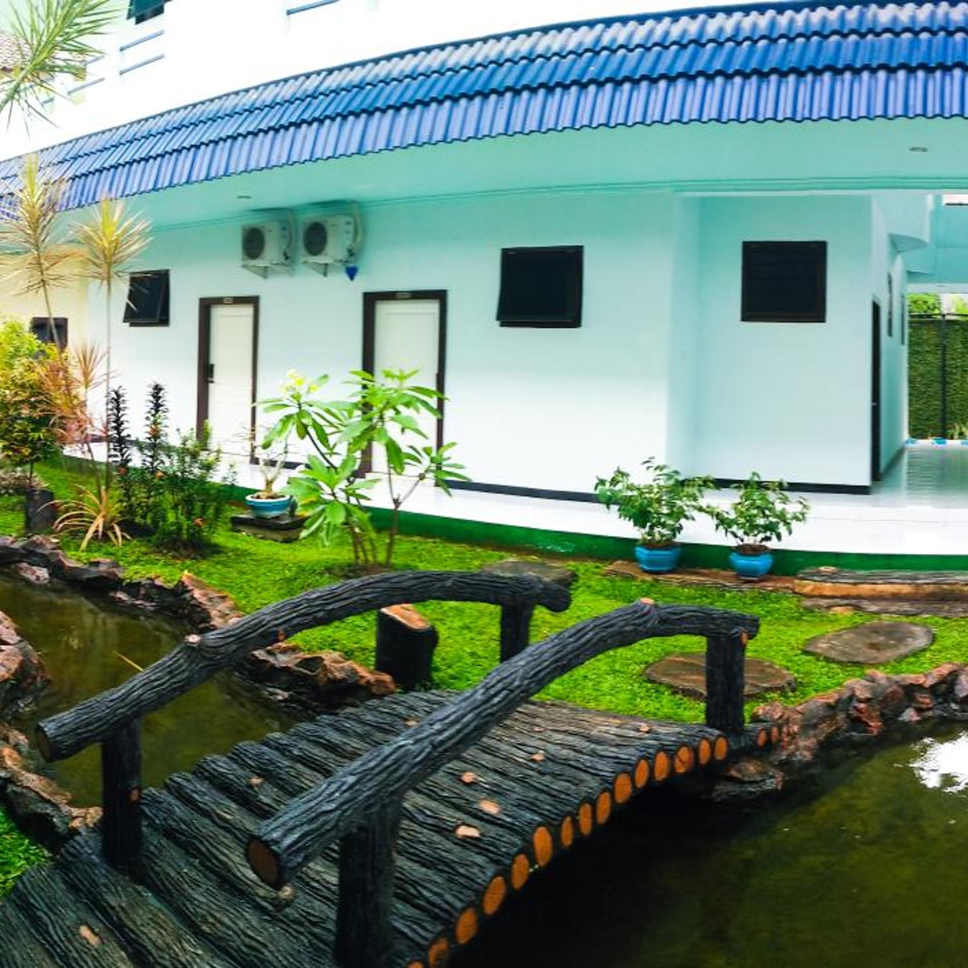 Mahkota Hotel 4/56