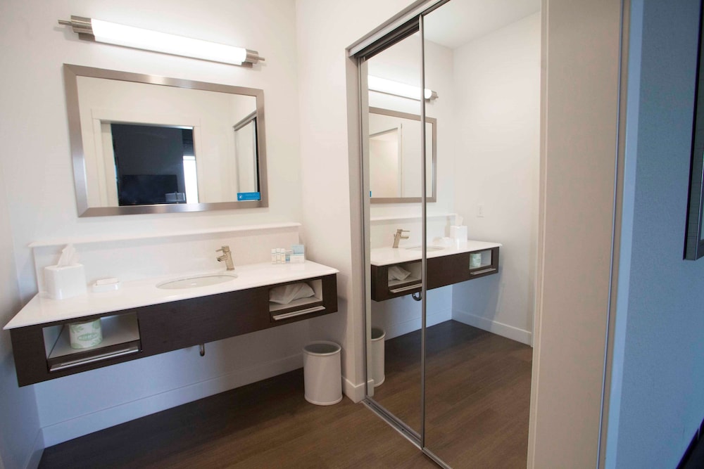 Hampton Inn Suites St Paul Downtown 24/70