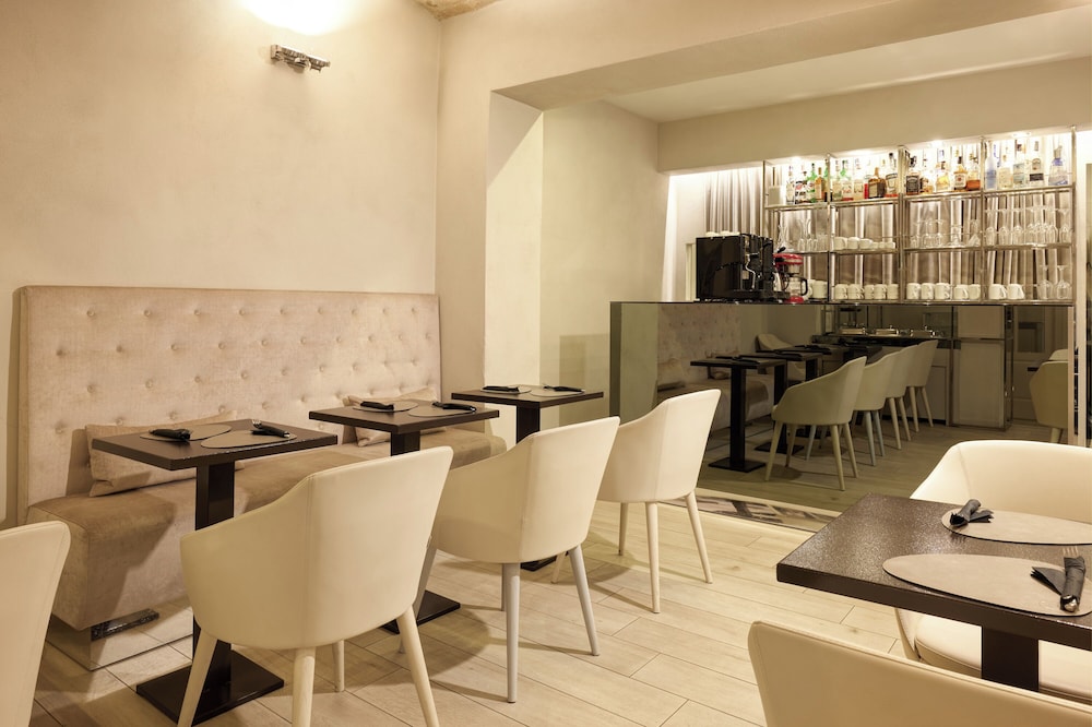Terrace Pantheon Relais 57/71