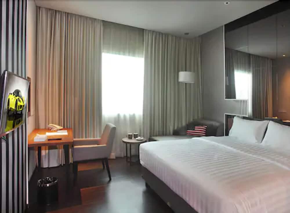 CABIN HOTEL 11/40