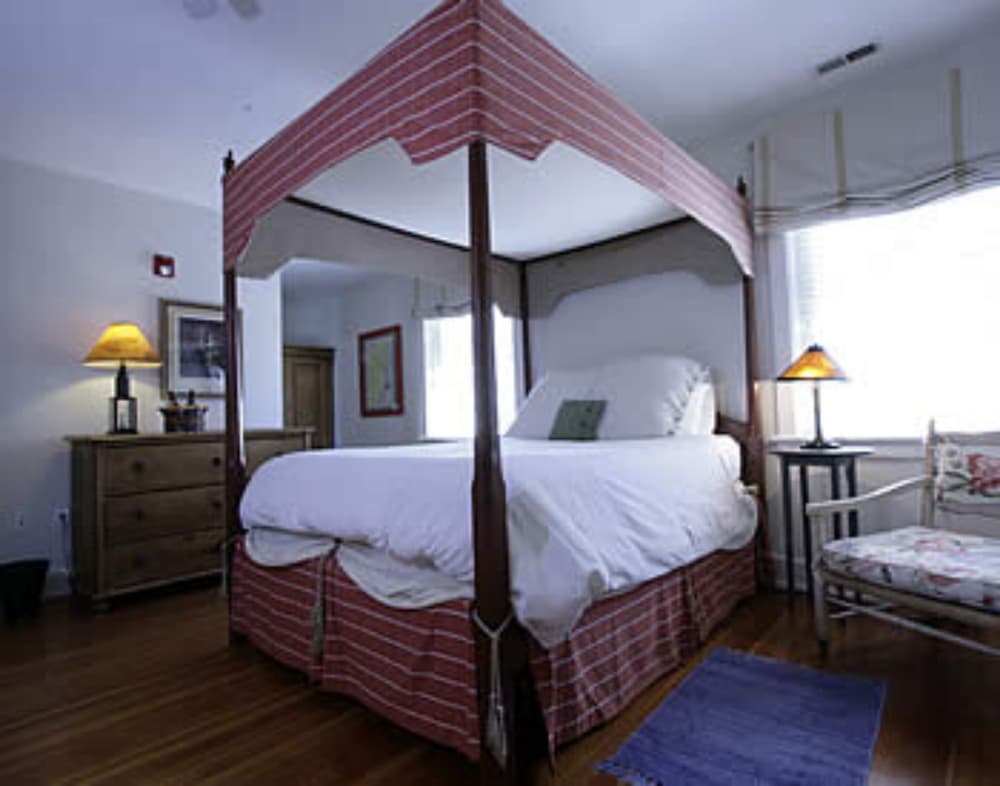 The Fife And Drum Inn 12/50