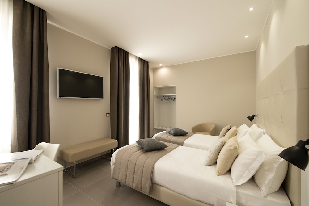 Hotel H21 12/30