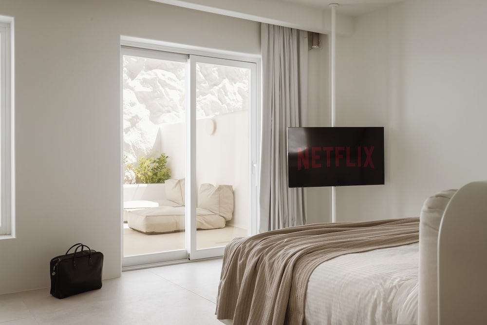 JUNIOR SUITE, KING BED, JETTED TUB