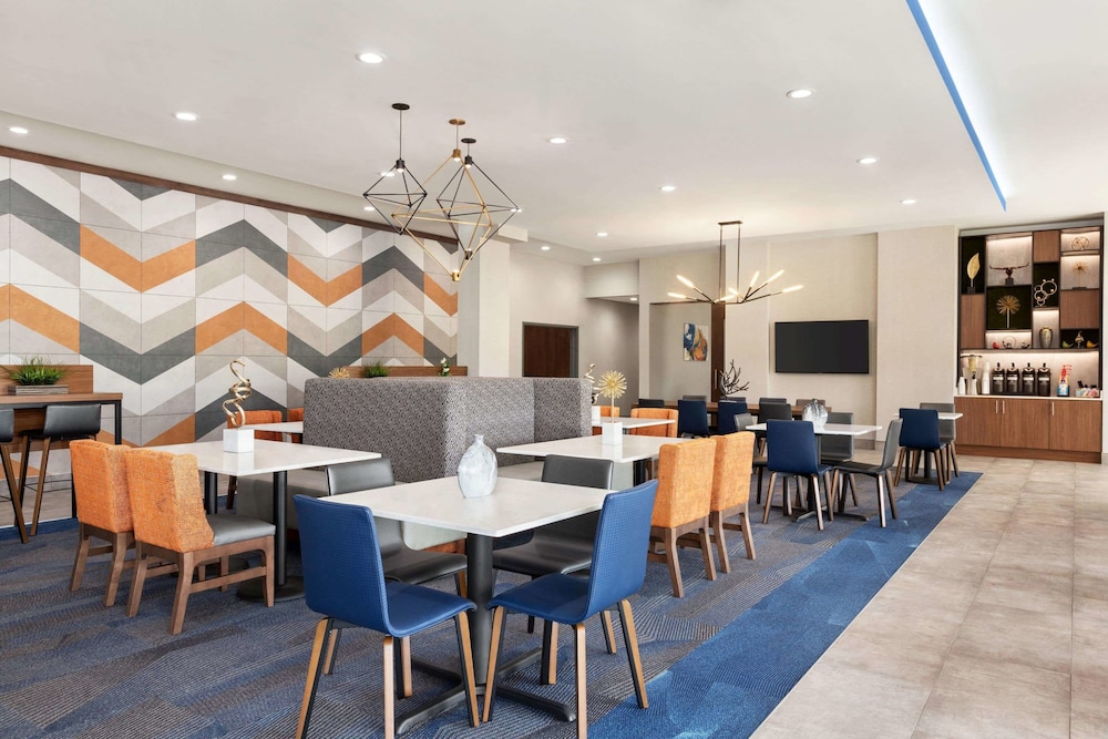 La Quinta Inn & Suites by Wyndham Brunswick/Golden Isles 42/59