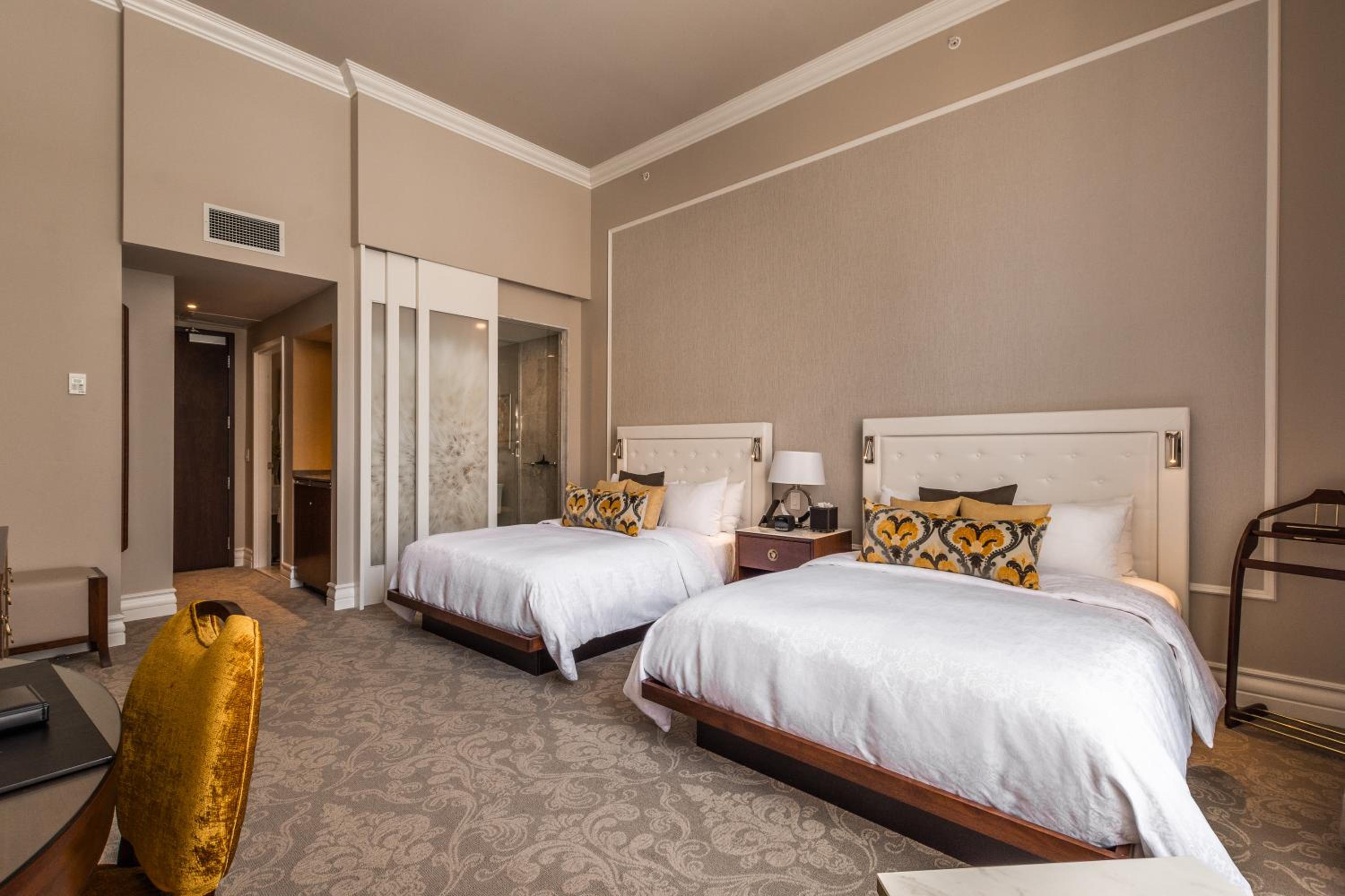 غرفة كلاسيكية بسرير كينج وسريرين كوين، Hotel Birks Montreal 3/10