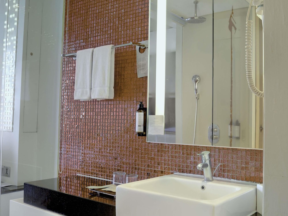MERCURE JAKARTA SIMATUPANG 71/72