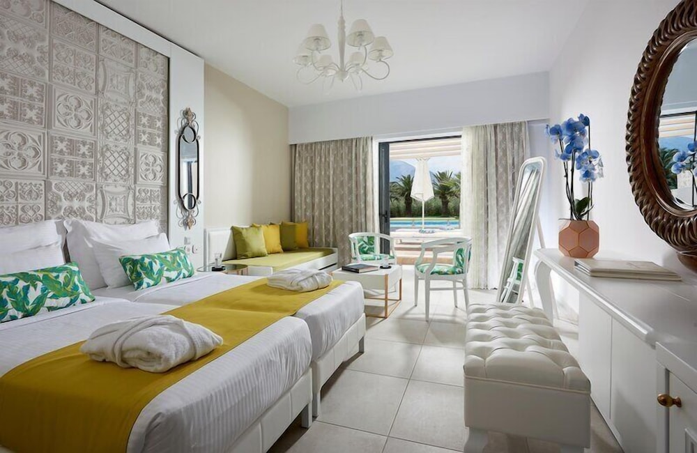 Executive, Double Bed, Shared Pool, 2 Sofa