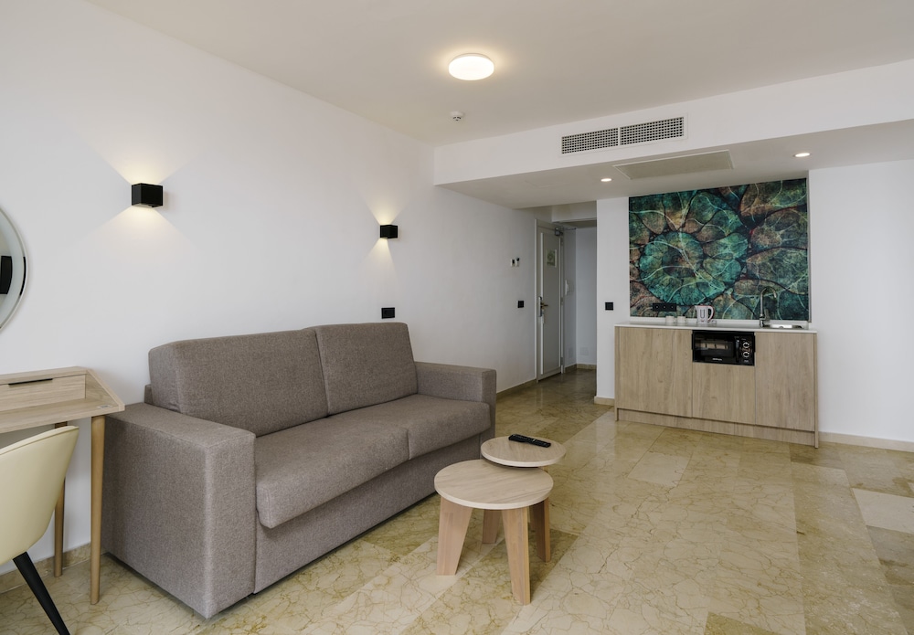 Alua Suites Las Rocas 56/82