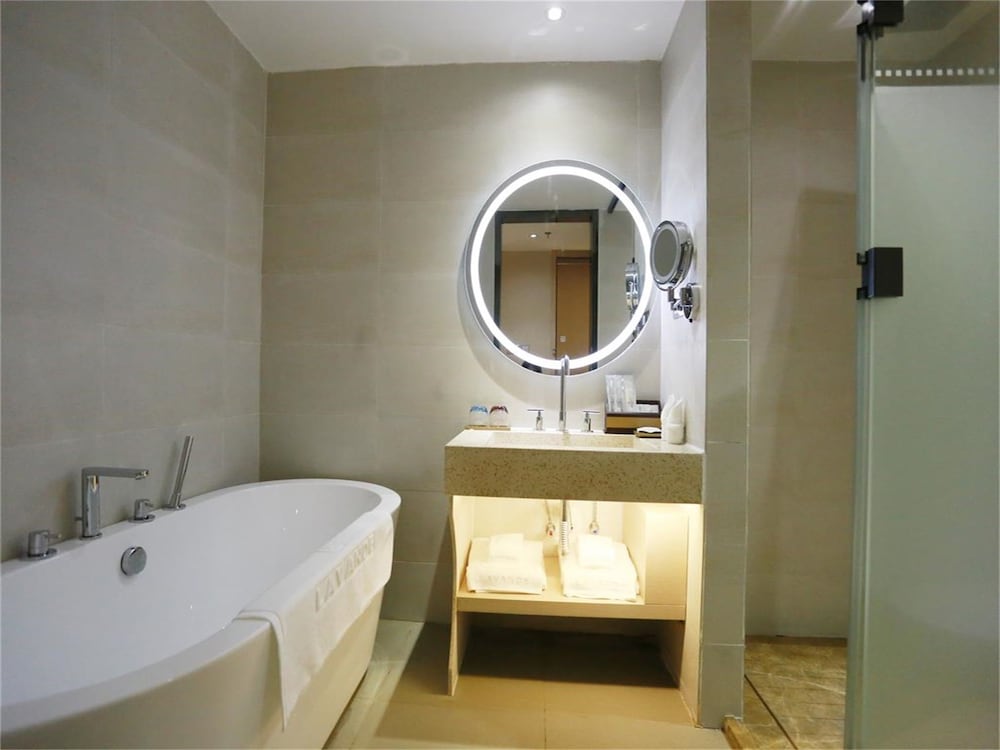 Lavande Hotel (Guangzhou Tianhe Park Yuancun Metro Station) 33/38