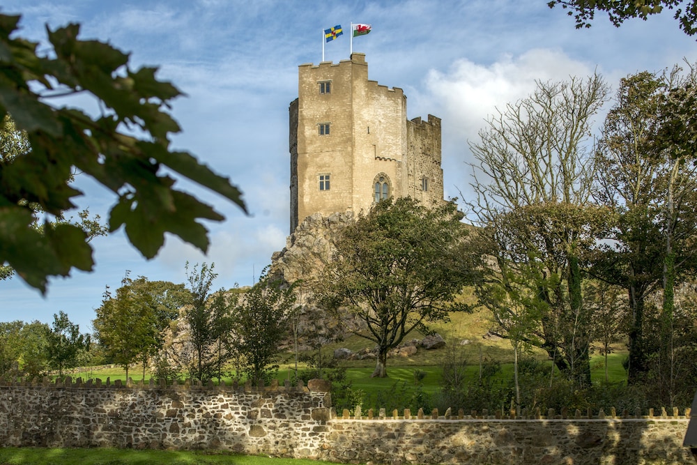Roch Castle Hotel 17/22