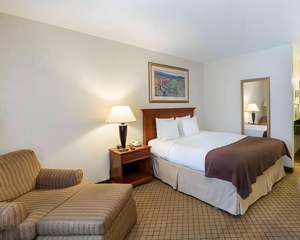 ROOM, QUEEN BED, ACCESSIBLE