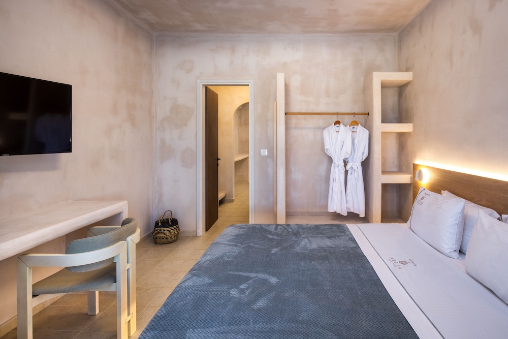Aelia Luxury Suites 28/50