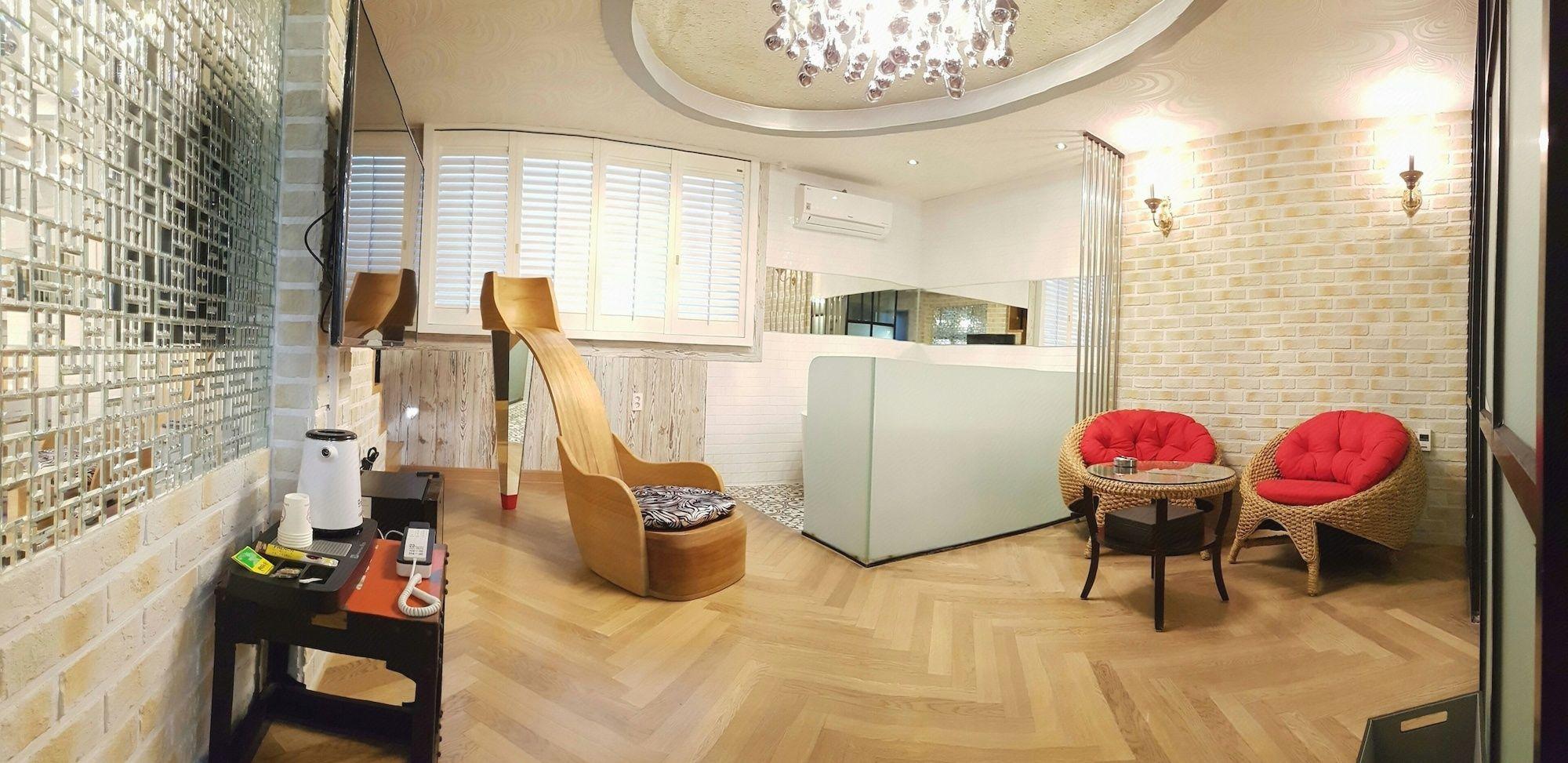 Ryn Boutique Hotel 10/18