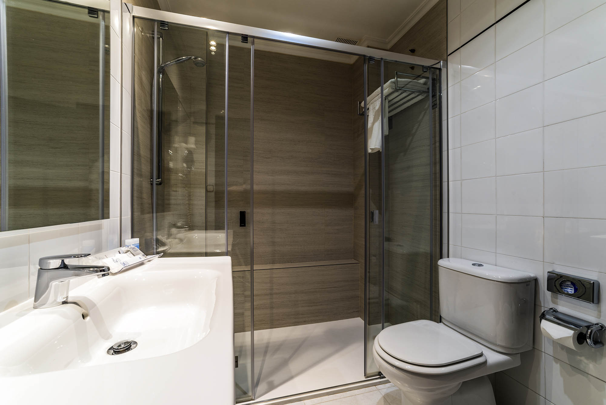 Deluxe, Double Bed, Lateral Side Sea View