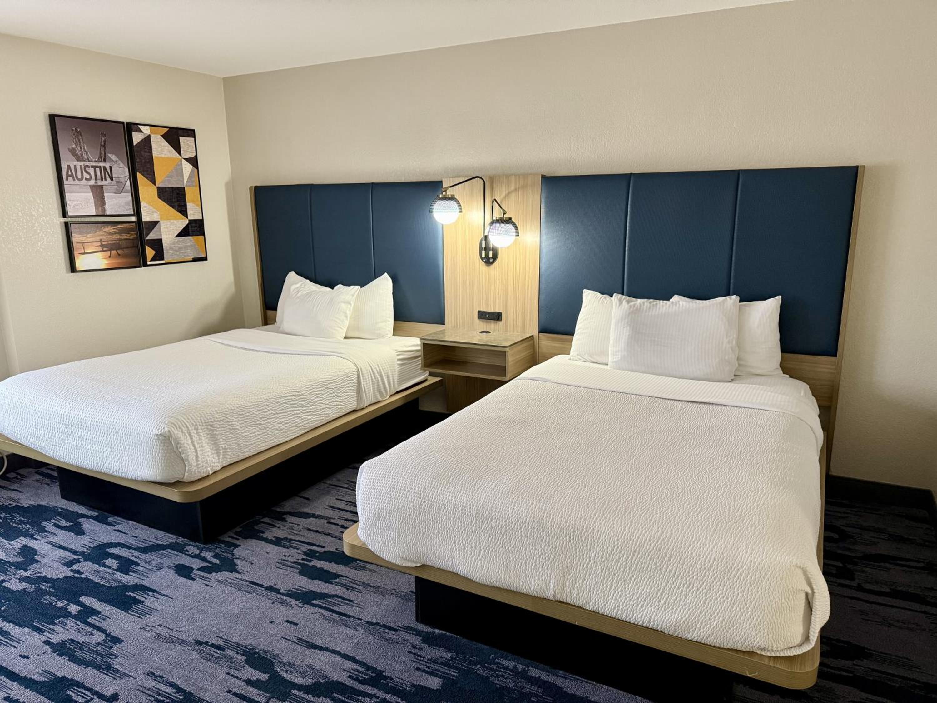 غرفة بسريرين مزدوجين بحوض استحمام لذوي الإعاقة، Fairfield by Marriott Inn & Suites Austin West 5/9