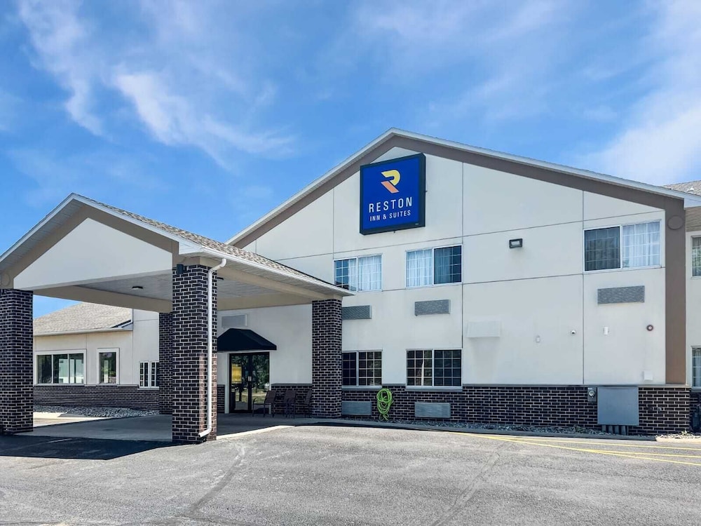 Reston Inn & Suites 45/50