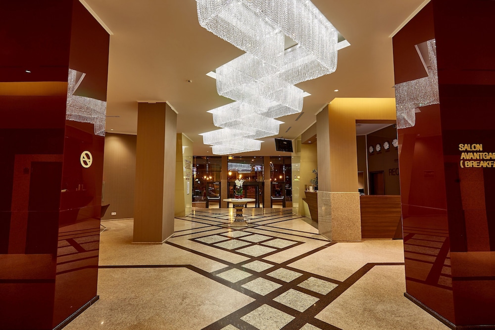 CENTRAL PLAZA HOTEL 4/50