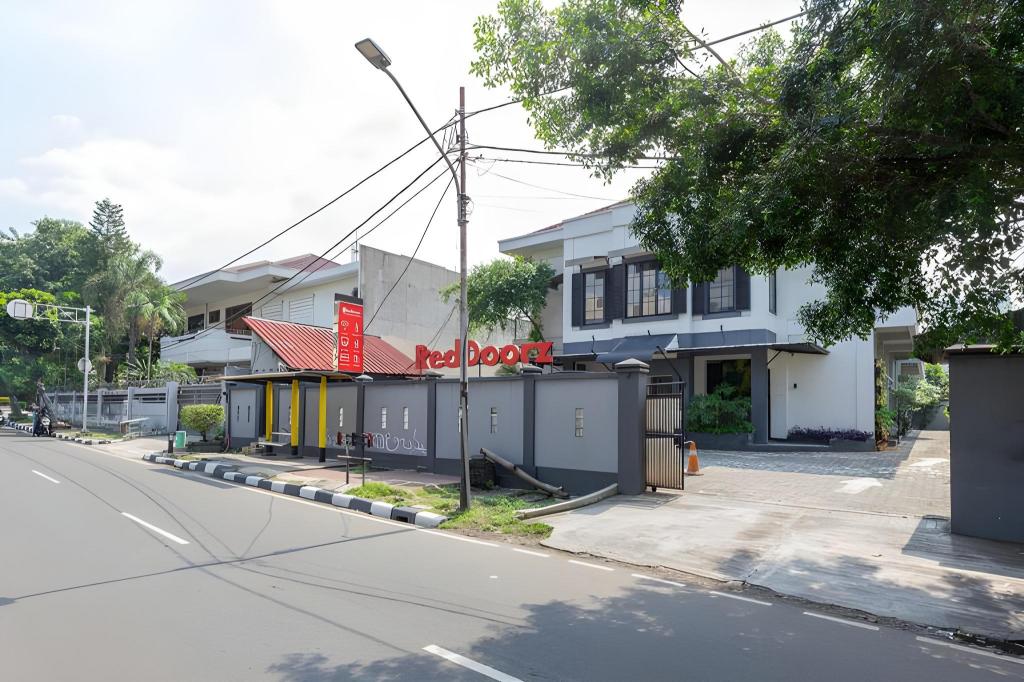 Reddoorz Plus Near Mall Slipi Jaya 5/50