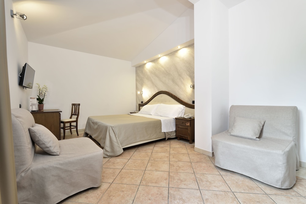 Nicoletta Hotel 36/69