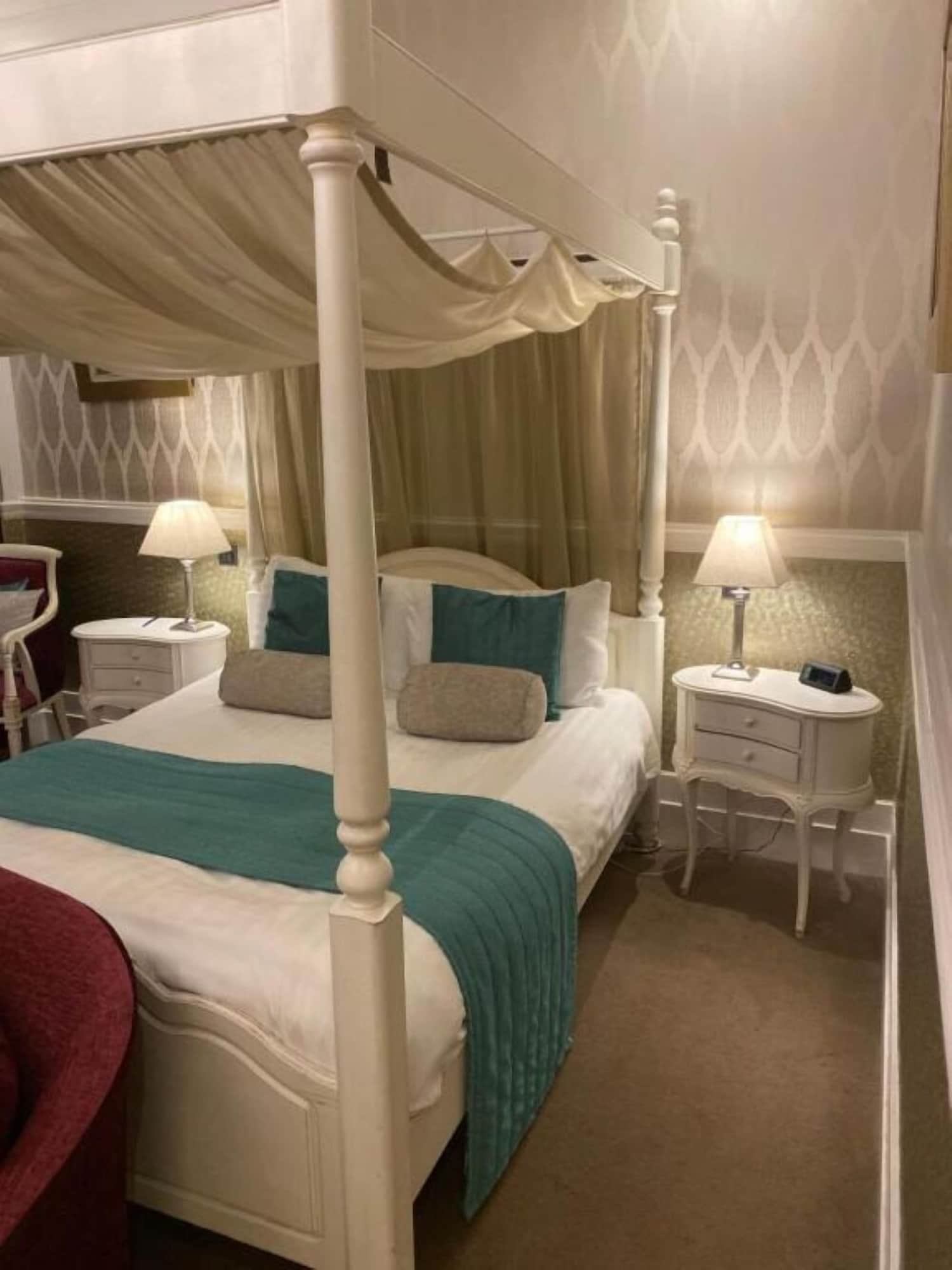 EXECUTIVE, SUITE, GARDEN VIEW
