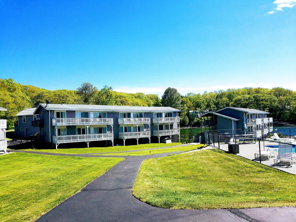 Smuggler’s Cove Inn 49/50
