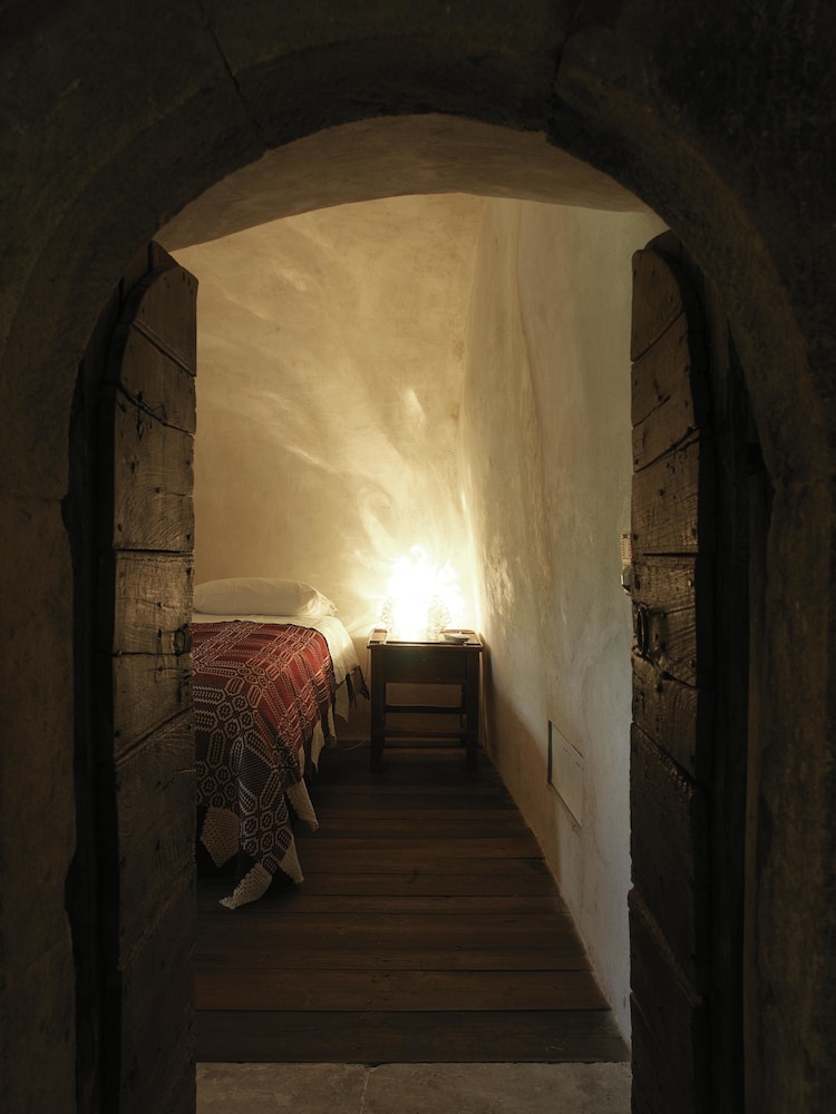 SEXTANTIO ALBERGO DIFFUSO 38/50