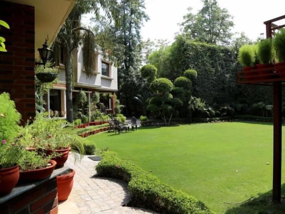 The Estate 15/22