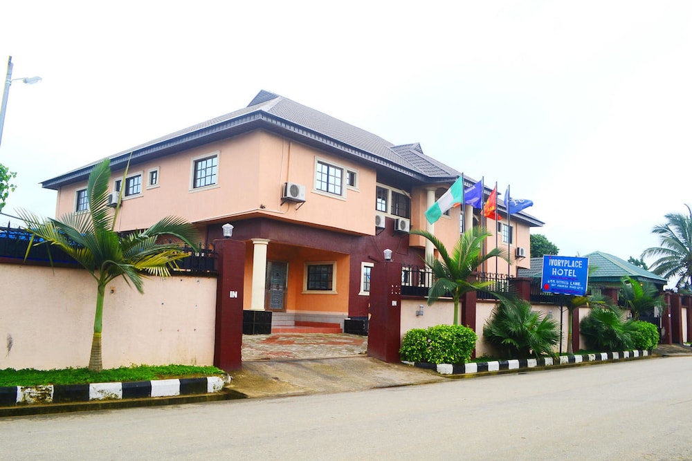 Ivory Place Hotel 2/10