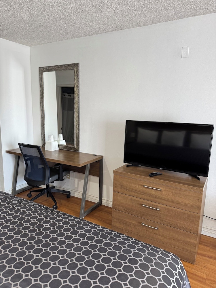 National Inn Garden Grove 46/60