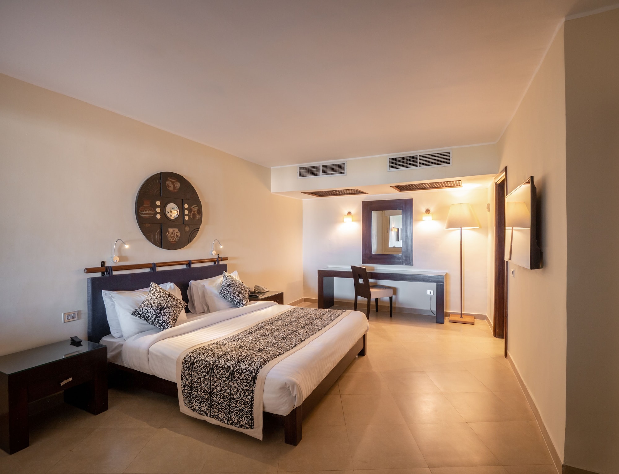 West Bay, Elite, Suite, King Bed, Adult Only، Fort Arabesque Beach Resort 2/4