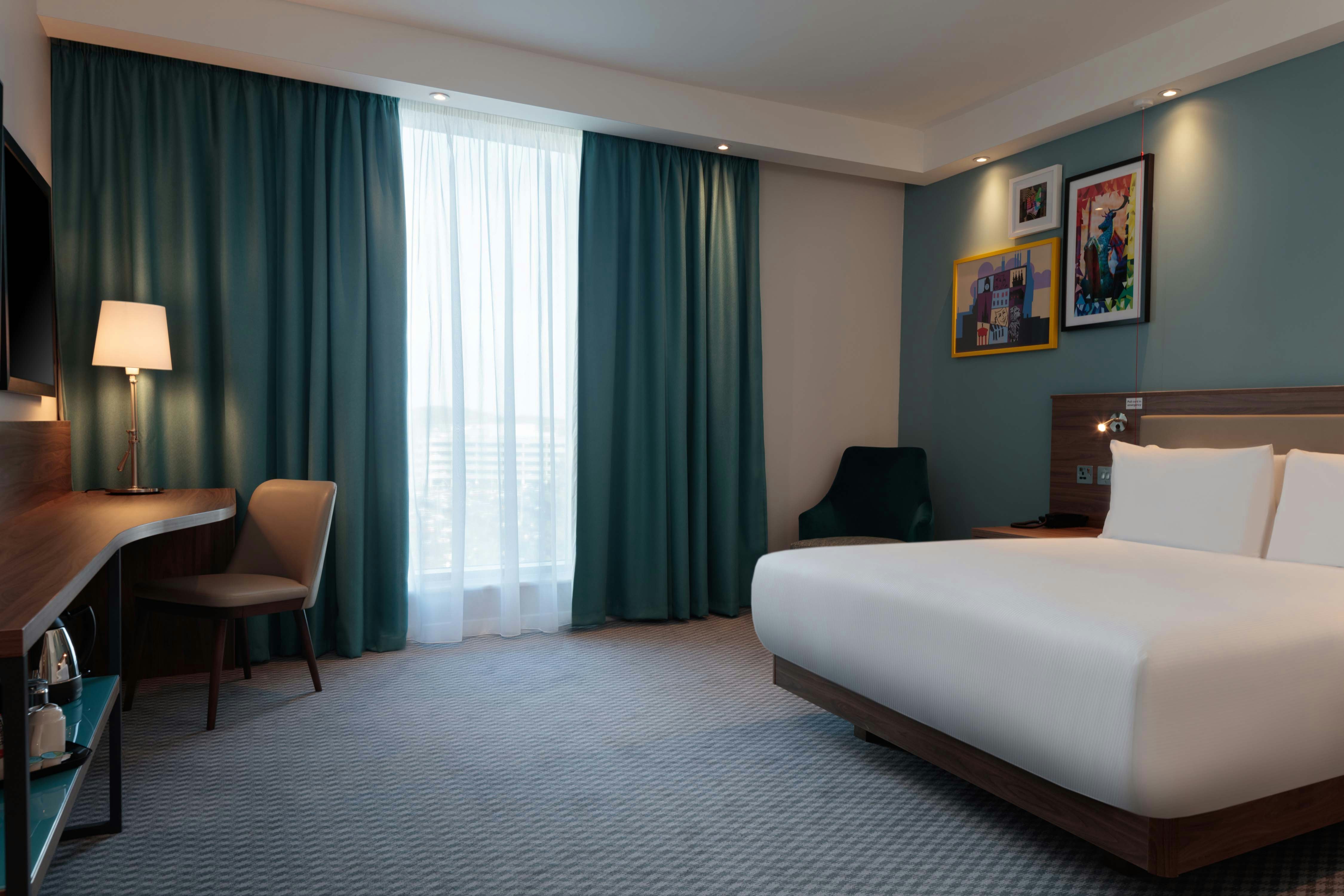 ROOM, QUEEN BED, ACCESSIBLE