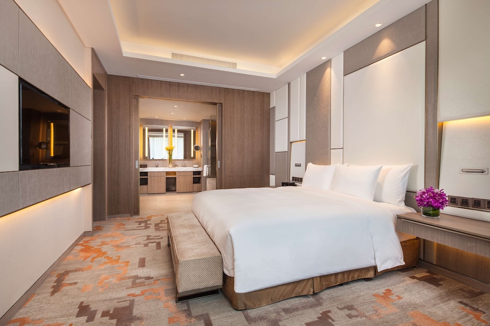 1 Bedroom, Deluxe, Suite, King Bed