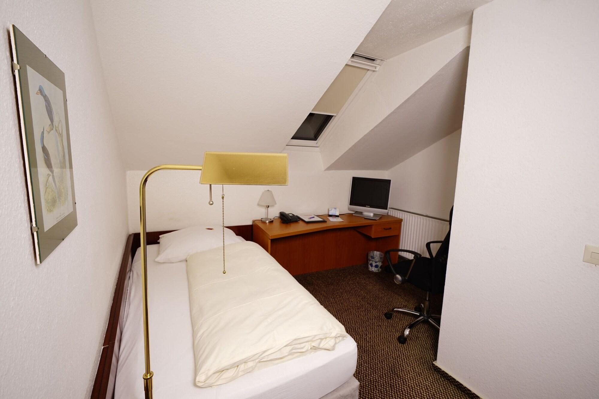 Room, Single