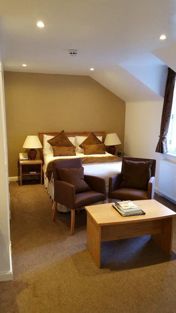 Royal Scots Club Hotel 40/56