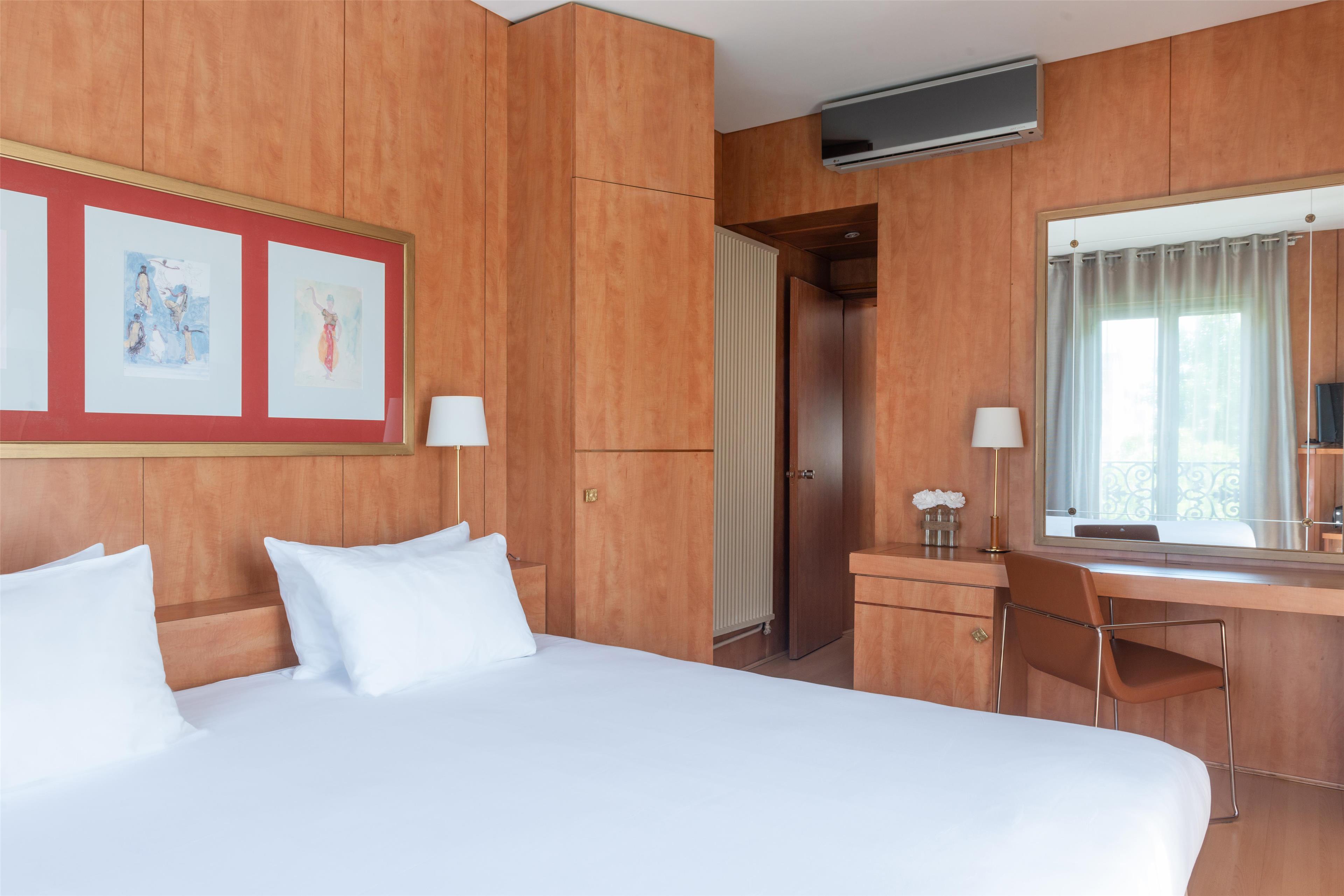 2 Rooms, Suite, Queen Bed, 2 Bathrooms