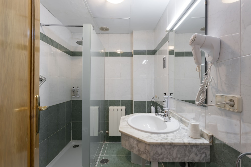 Hotel Maria de Molina 47/50