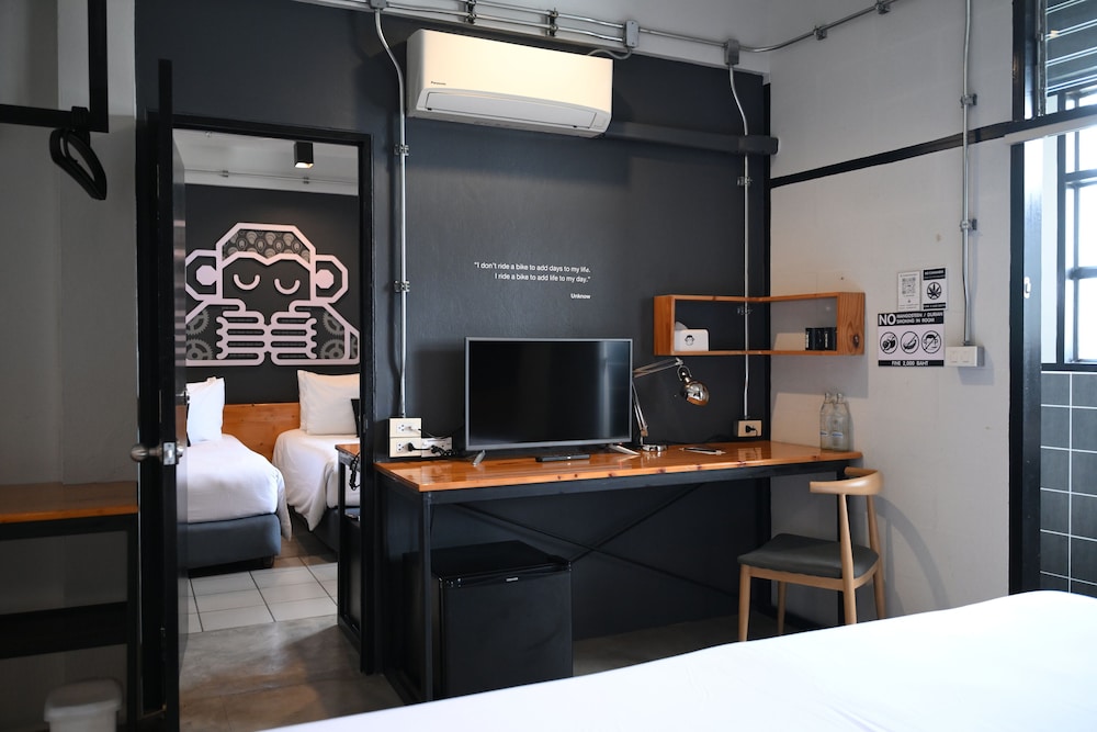 Blu Monkey Hub and Hotel Suratthani 37/50