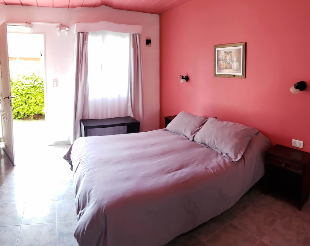 ROOM, DOUBLE BED