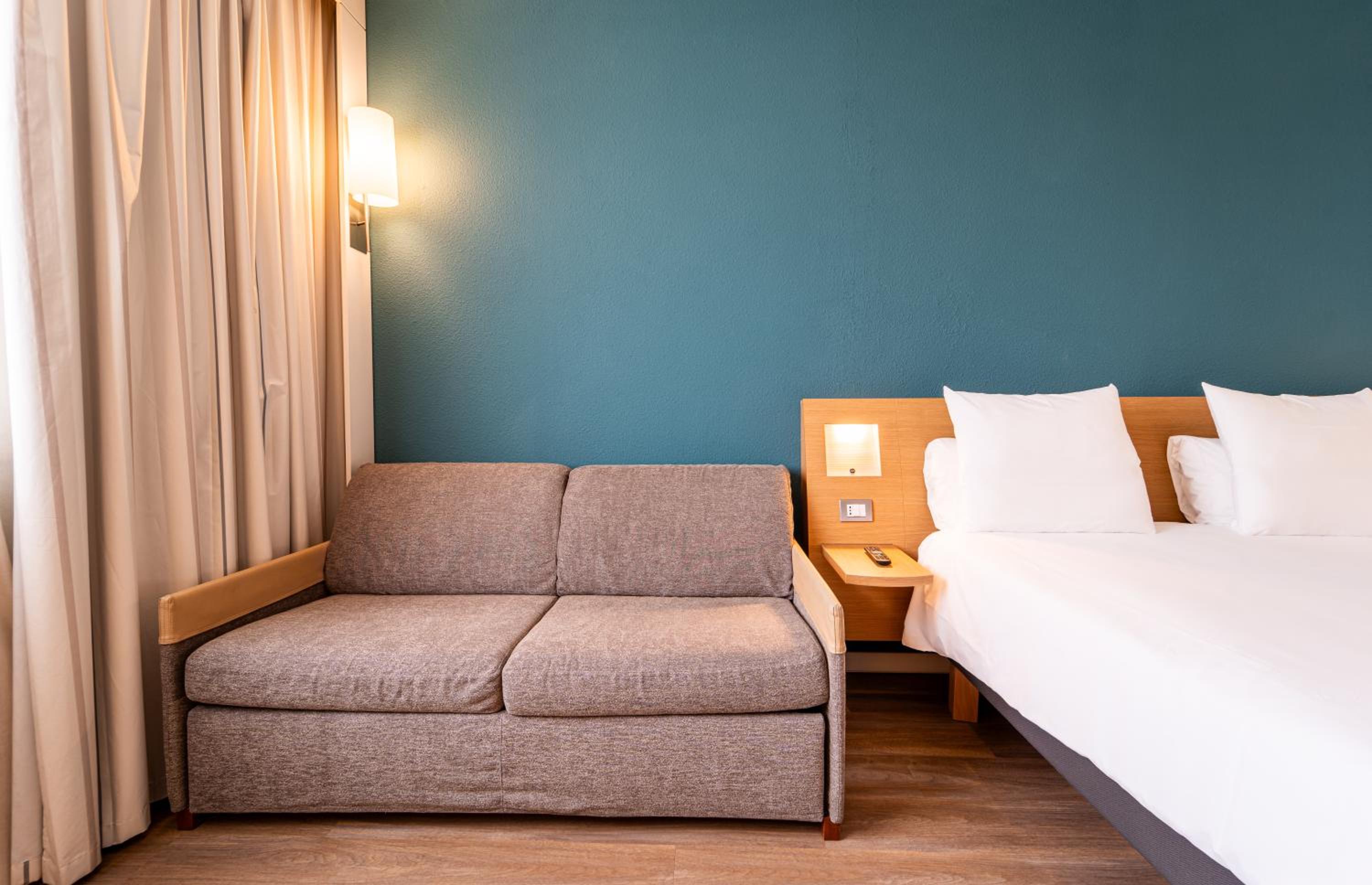 غرفة تنفيذية بسرير كينج مع أريكة، Novotel Roma Est 5/10
