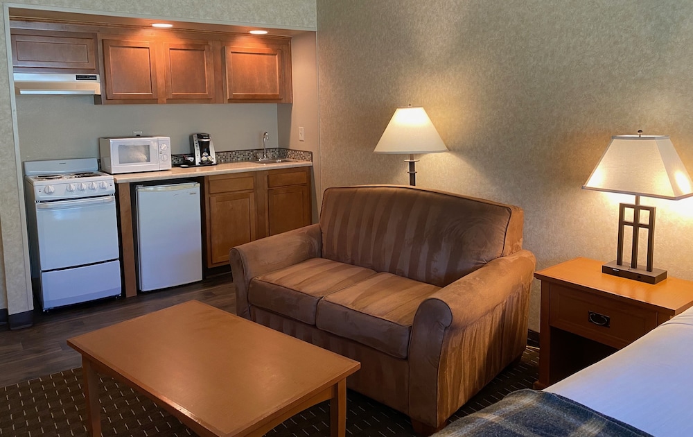 Cousins Country Inn 24/26