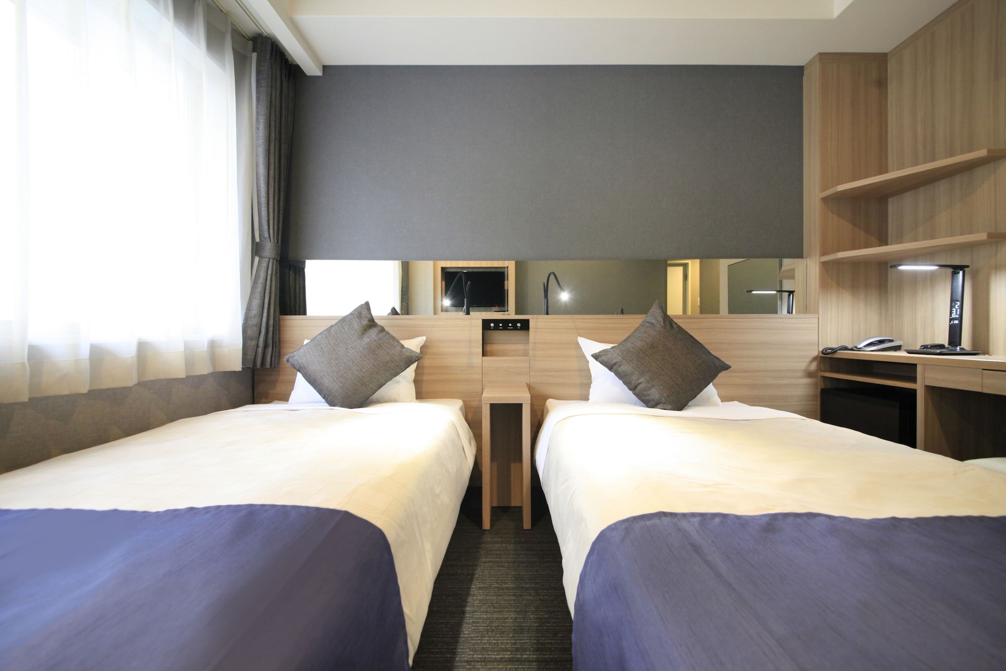 STANDARD, TWIN BEDS, SMOKING