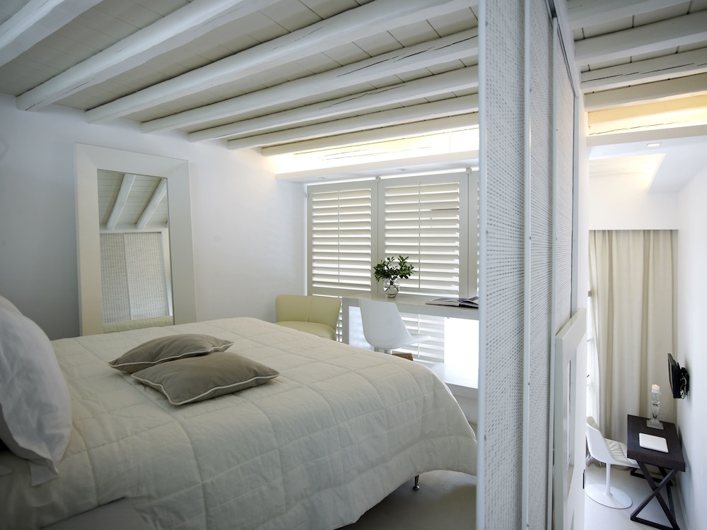 EXECUTIVE, SUITE, POOL VIEW