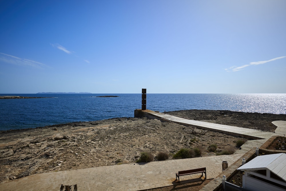 Universal Hotel Cabo Blanco Adults Only 33/75