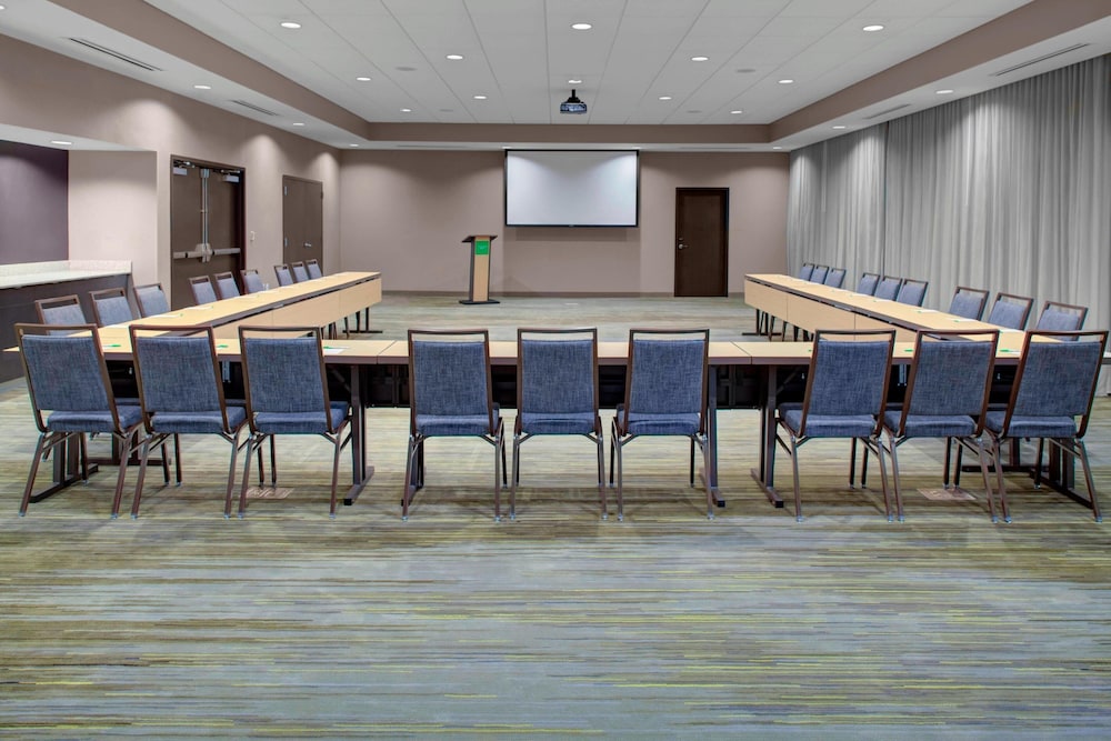 Courtyard By Marriott Atlanta Kennesaw 32/35