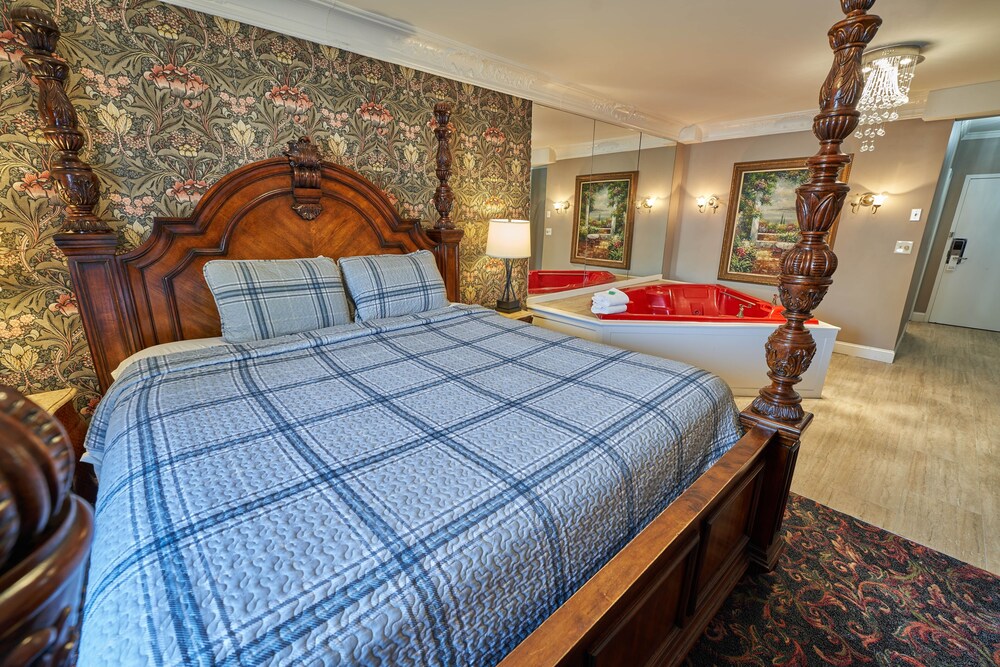 Victorian, Crown, Suite, King Bed